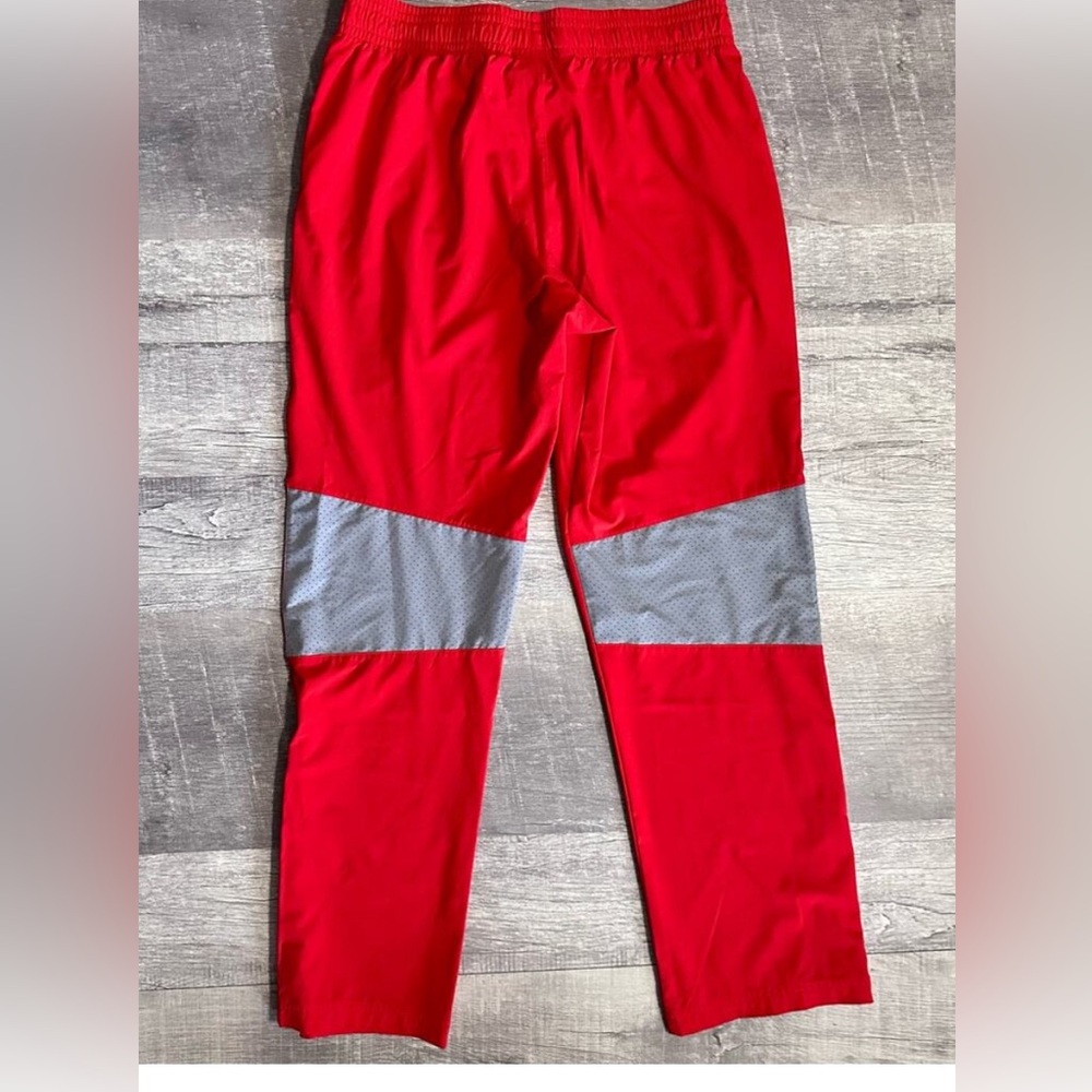 Women’s Medium Under Armour Red/Gray Squad Woven Warm Up Pants